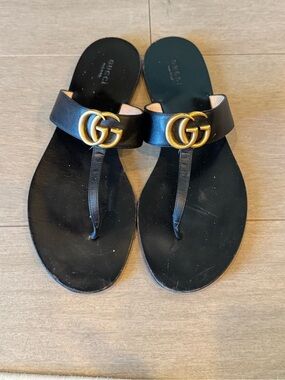 Gucci Black Leather Marmont Sandals with Gold Double G Logo size 40.5 40 1/2